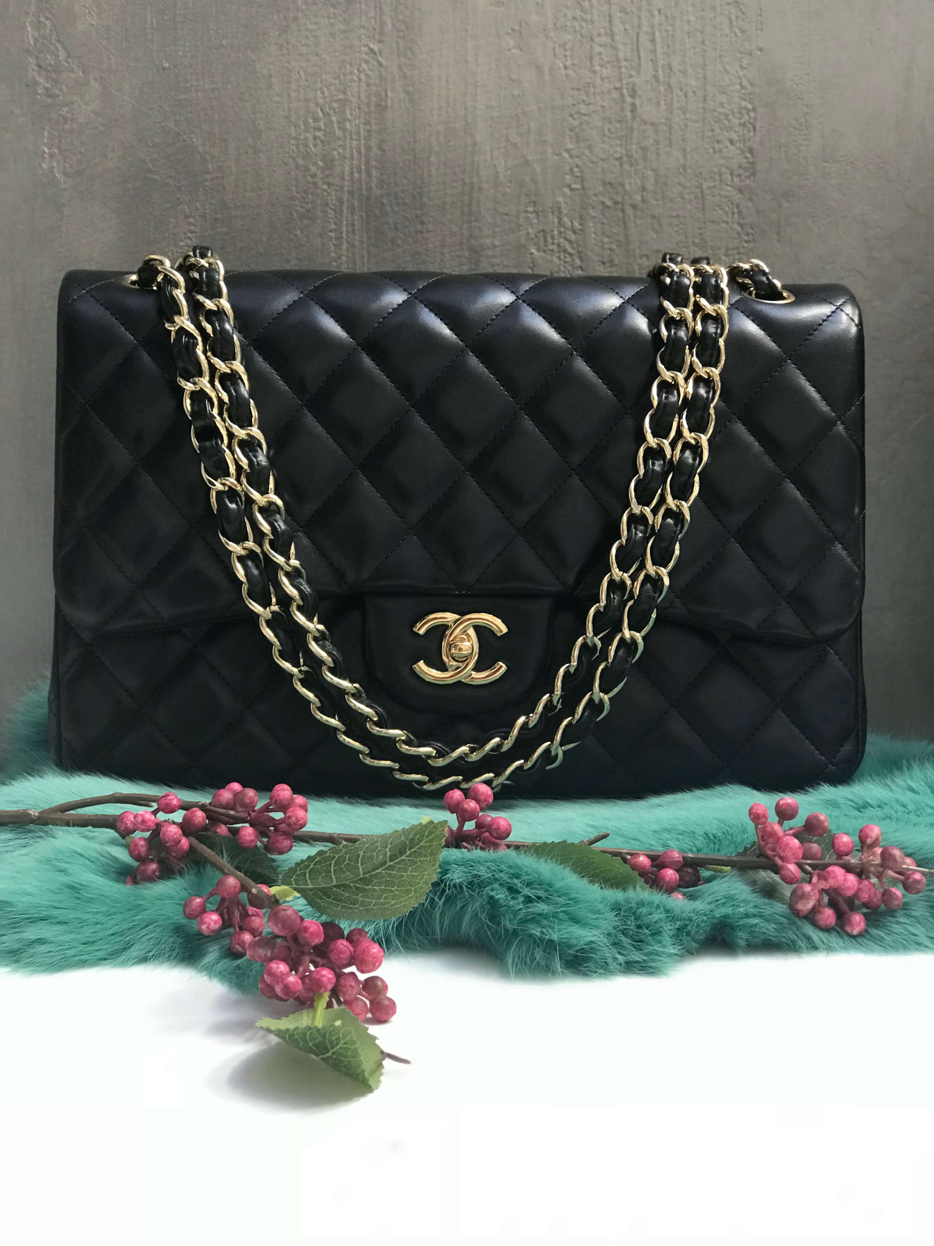 Chanel - Jumbo Classic Flap Bag Lambskin Noir