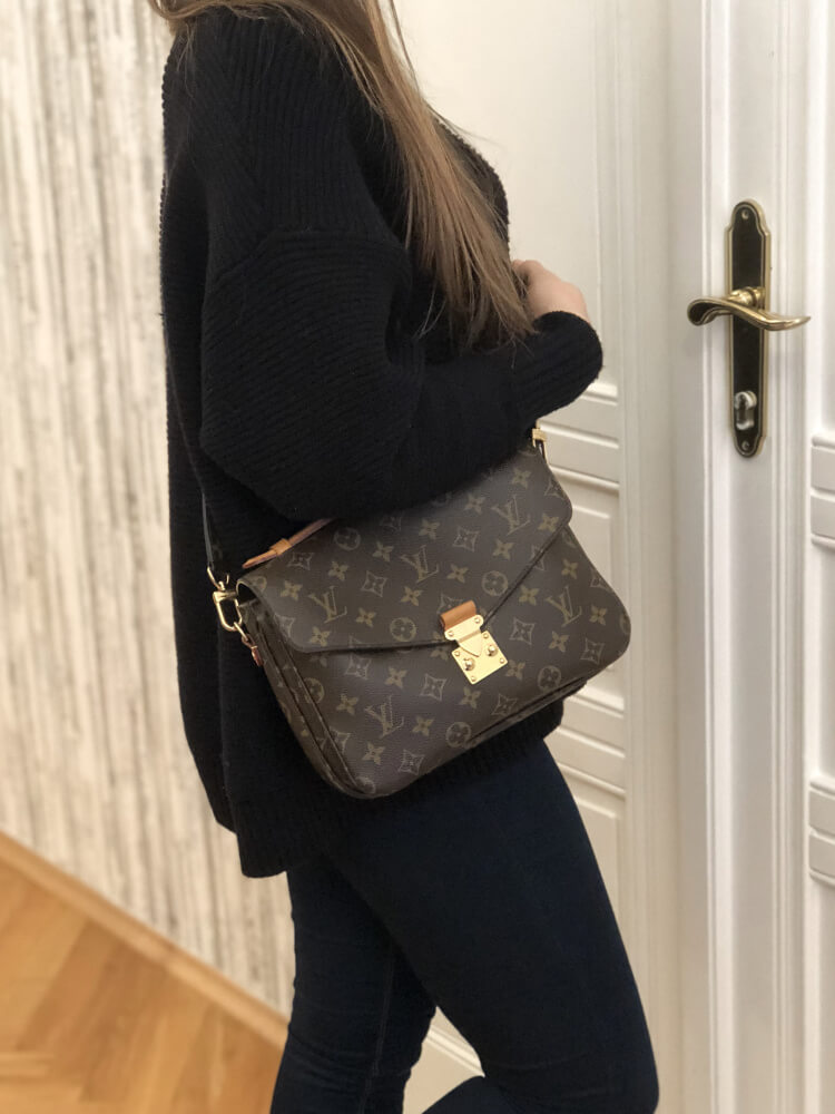 LOUIS VUITTON Monogram Pochette Metis