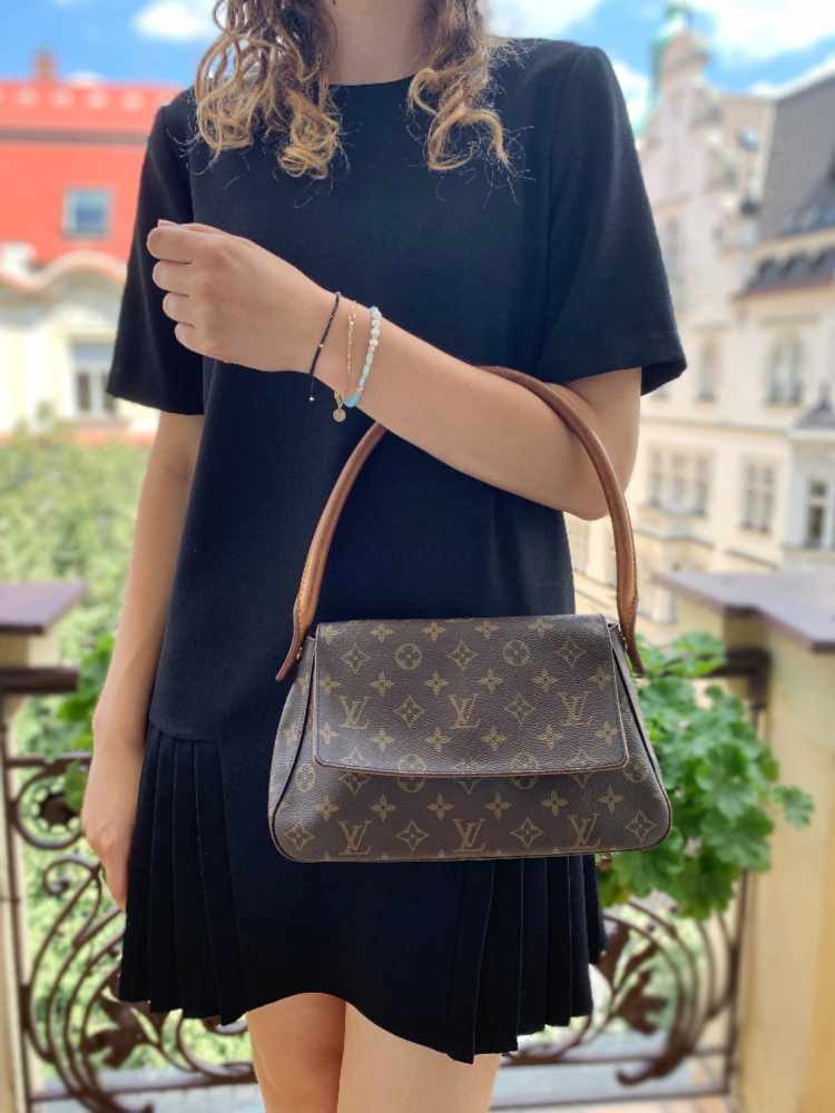 LOUIS VUITTON LOOPING MINI MONOGRAM