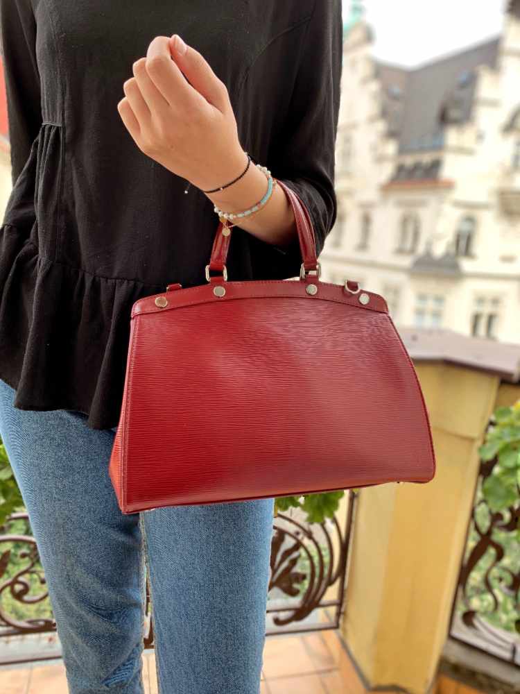 Louis Vuitton Brea MM Epi Leather Rubis www.luxurybags.cz
