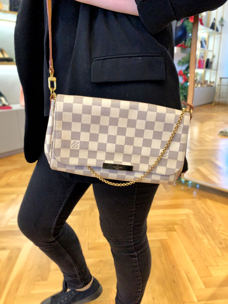 Police Auctions Canada - Louis Vuitton Favorite MM Damier Ebene Canvas  Handbag (220799L)