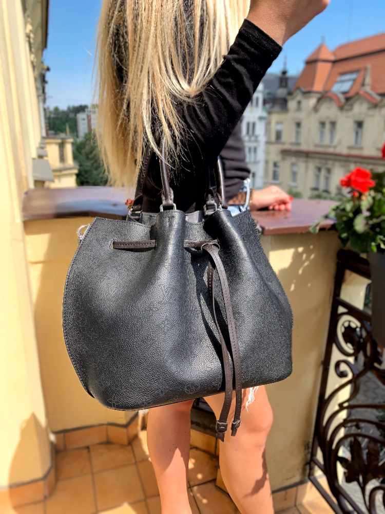 Girolata leather handbag Louis Vuitton Grey in Leather - 32777097