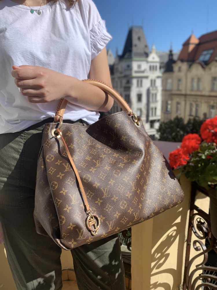 Louis Vuitton - Artsy MM Monogram Canvas