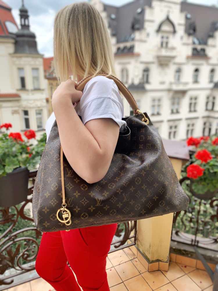 Louis Vuitton - Artsy GM Monogram Canvas