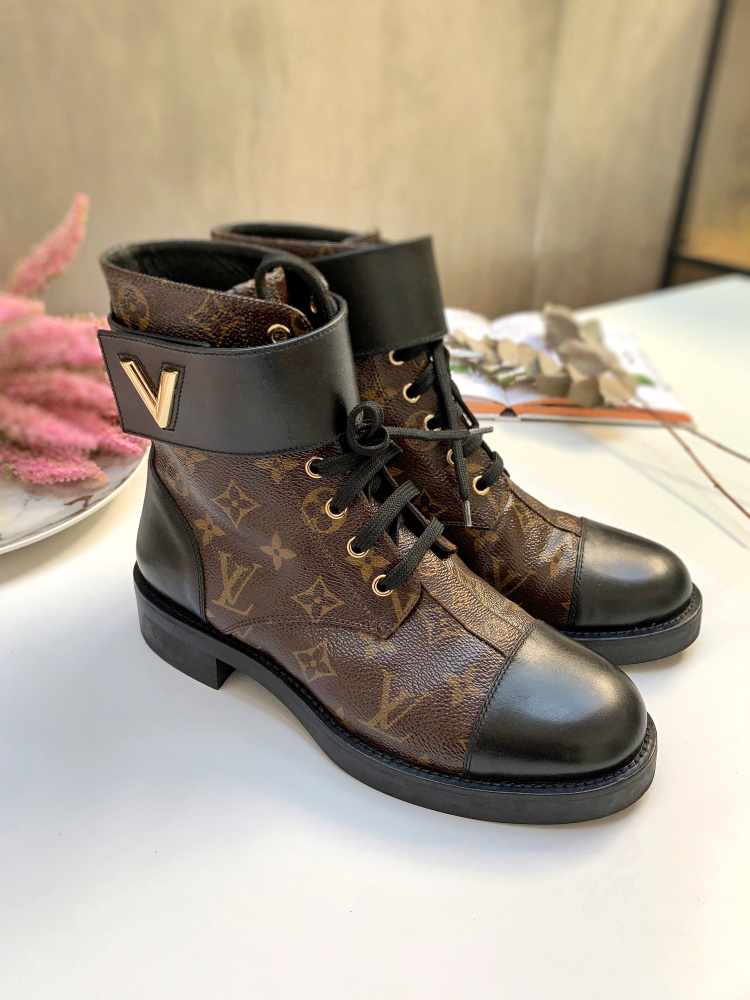 Louis Vuitton - Wonderland Monogram Ranger Boots Noir 39