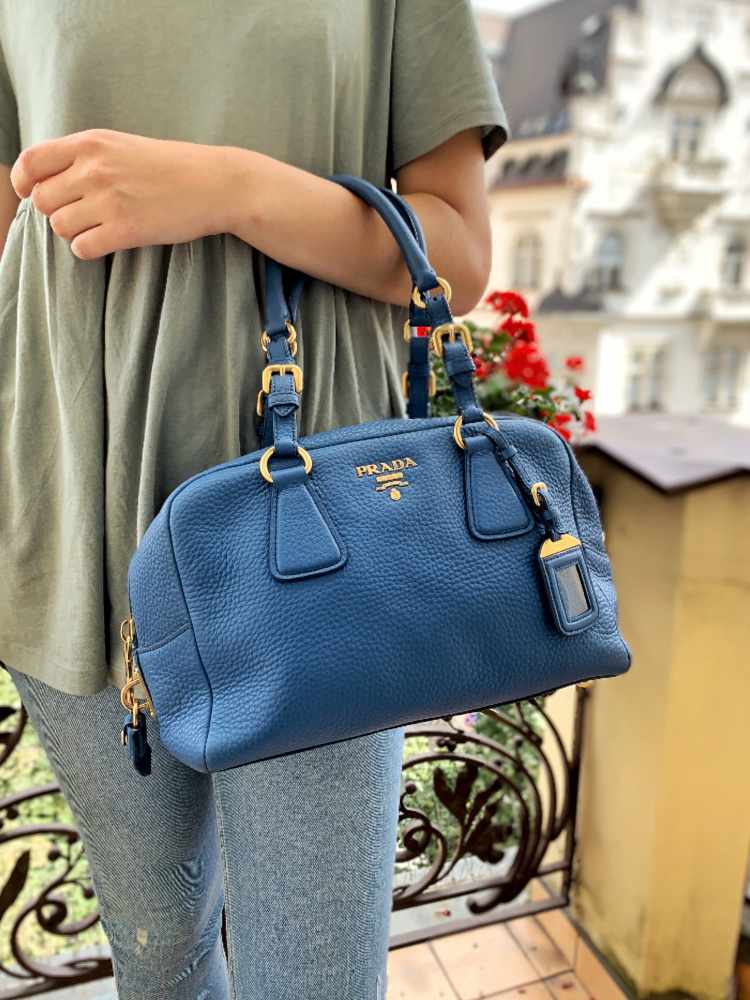 Prada Bauletto Vitello Daino Cobalto www.luxurybags.cz
