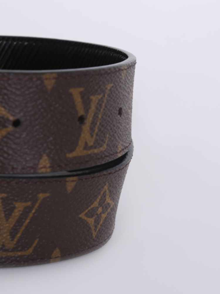 Sold at Auction: Louis Vuitton, Louis Vuitton - LV Circle Reversible  Monogram Canvas 90 36 Brown / Beige - Belt