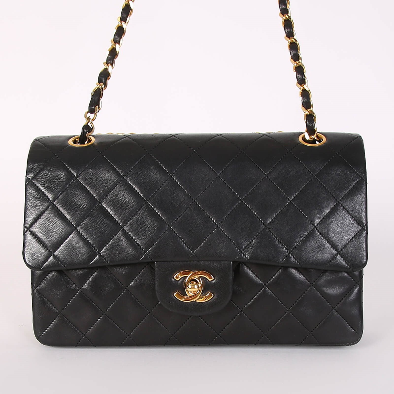 Chanel Medium Classic Double Flap Bag Lambskin Noir www.luxurybags.cz