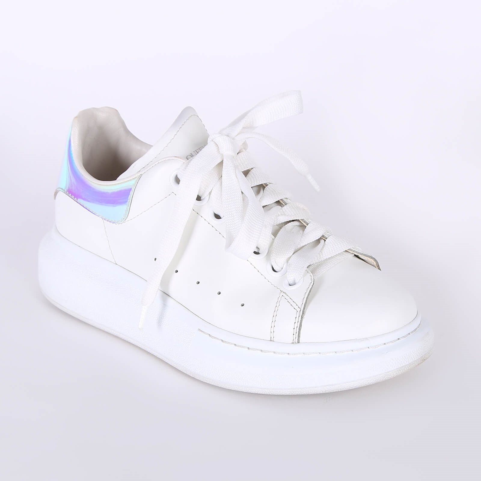 Alexander McQueen Oversized Holographic Smooth Calfskin Platform Sneakers White 37 www.luxurybags.cz